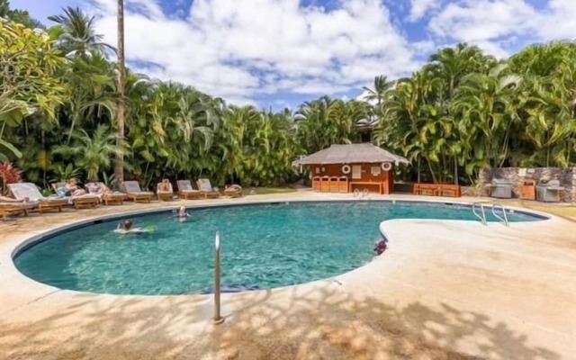 Aina Nalu 2bd/2ba 2 Bedroom Condo by Redawning