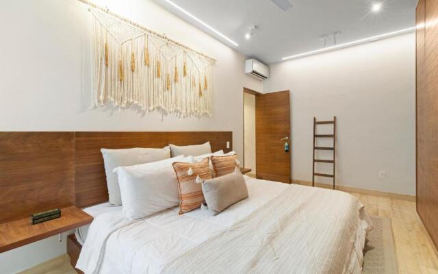 205 Perfect Location 3 bedrooms Apartment