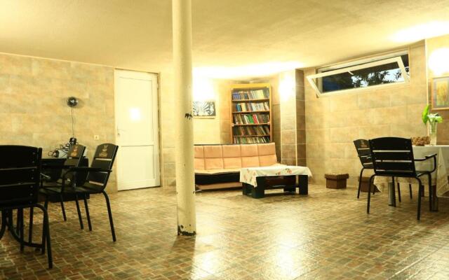 Rainbow Rooms Apart Hotel