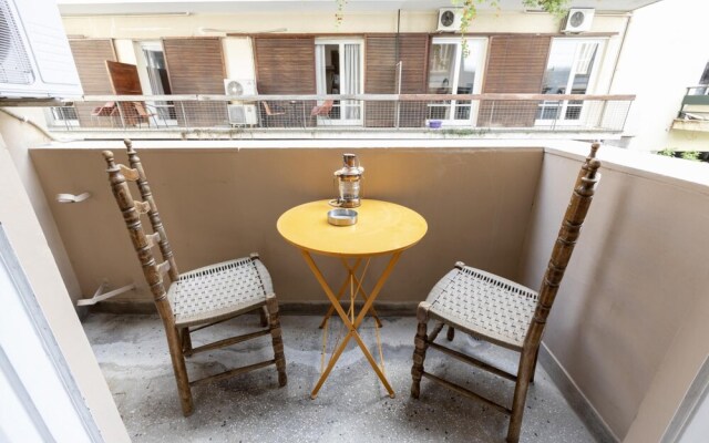 Ideal 4 bdr Apartment in Plaka for 10