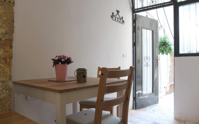 Central old stone Jerusalem apartment