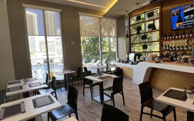 23rd floor Luxury & Spacious BeachWalk Resort Apartment with Amazing View