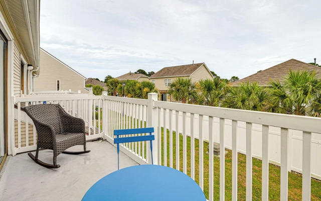 2 Mi to Surfside Beach: Coastal Escape w/ Balcony!