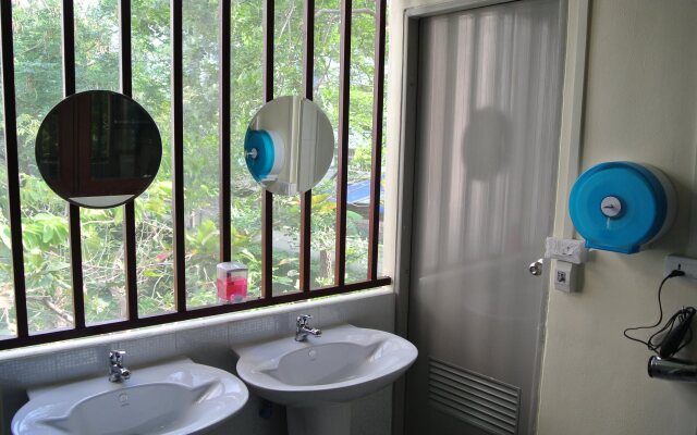 First Inn Bangkok Hostel