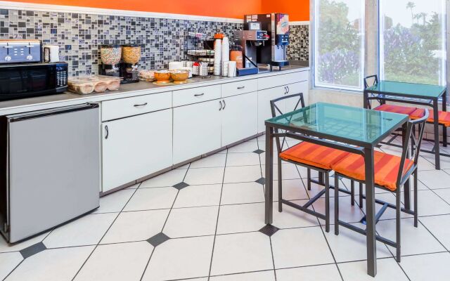 Casa Blanca Hotel - Orange