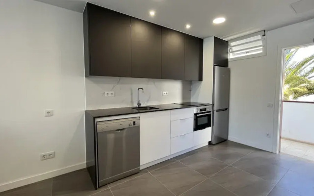 Renovated Apartment by the Beach and Yumbo Centre