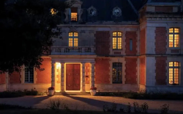 Stay at the Chateau- Studio 2P- With Pool and Park
