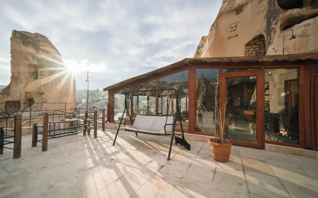 Zeus Cave Suites