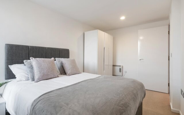 Spacious 2BR Apartment in Prime Central Location
