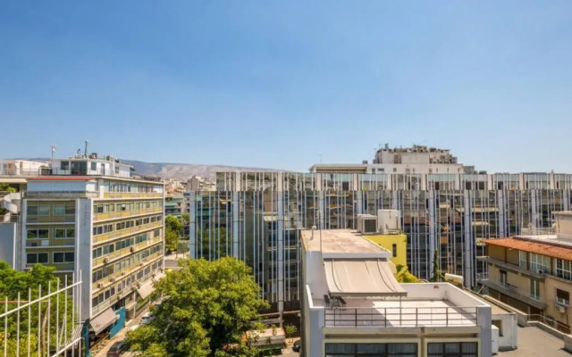 Penthouse with big terrace 2 mins from the metro