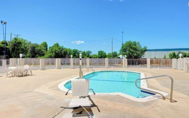 Economy Hotel Plus Oklahoma City