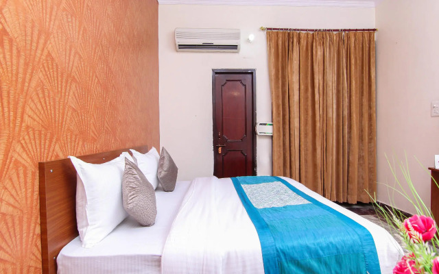 OYO 12338 Hotel Venus Inn