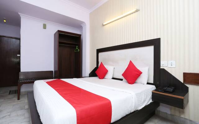 OYO 11858 Hotel Shiv Murti Grand