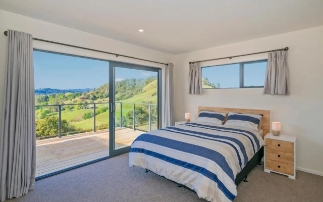 Peace and Paradise - Whitianga Holiday Home