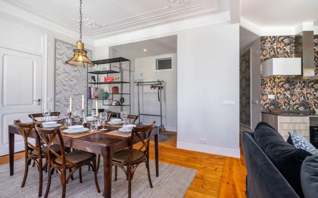 Luxurious Art Deco 3 Br