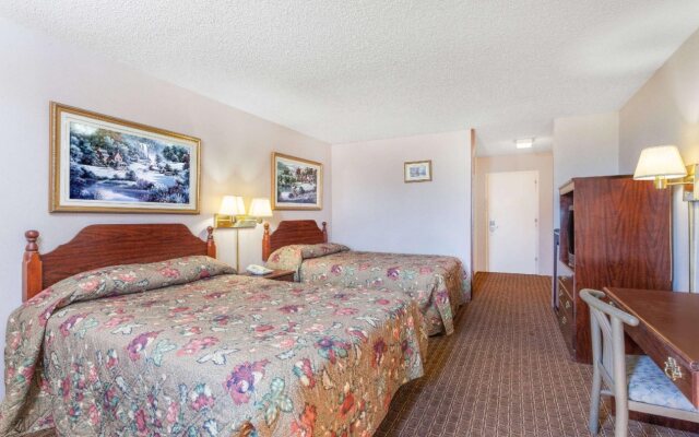 Napoleon Inn & Suits