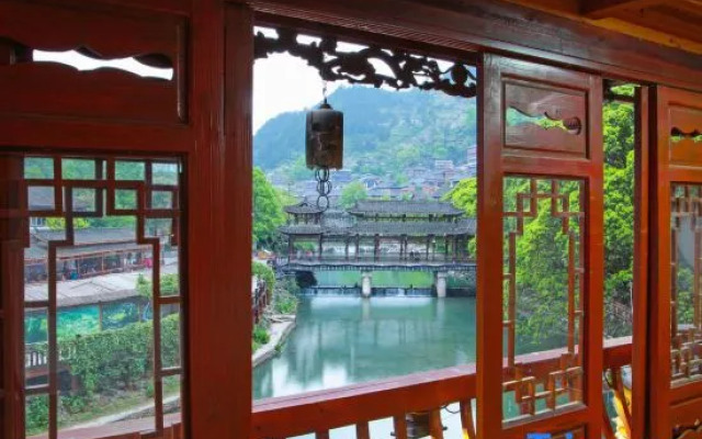 Xijiang Story Resort Hotel (Xijiang Qianhu Miao Village No. 4 Fengyu Bridge Branch)