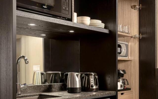 Peaks Hotel and Suites