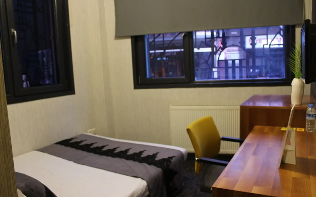 Black Art Otel