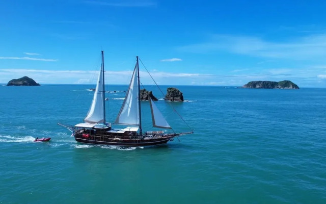 Los Angeles Hotel & Resort