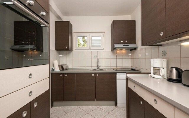 Amazing Home in Makarska With Wifi and 3 Bedrooms