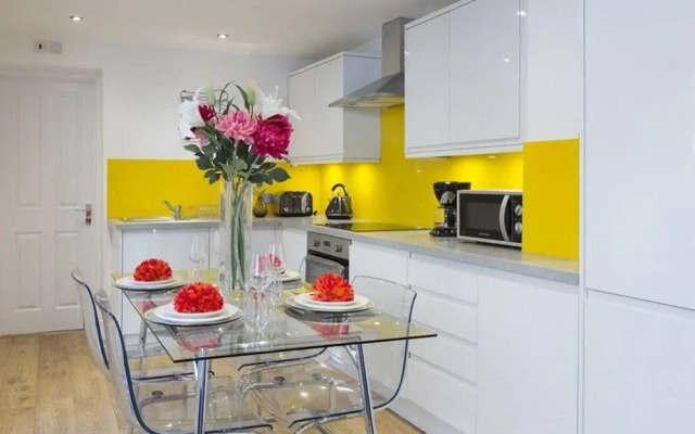 Charming Tower Bridge Apartment