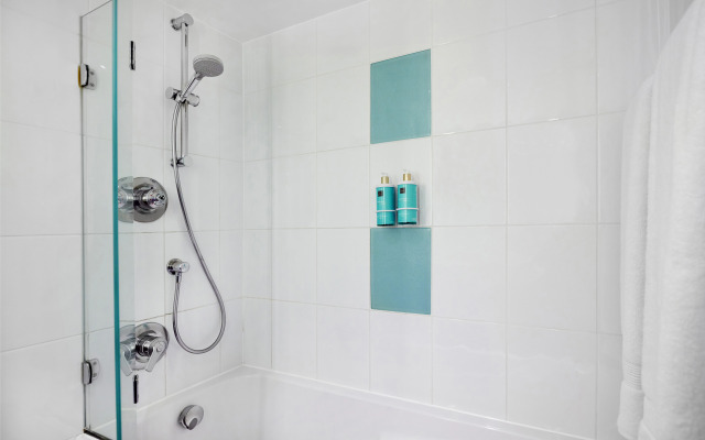 Novotel London West