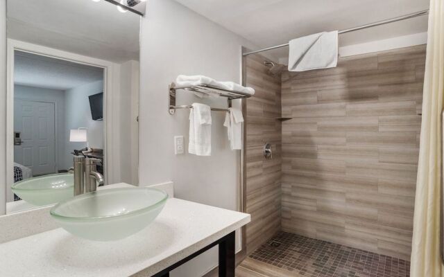 Super 8 by Wyndham Daleville/Fort Novosel