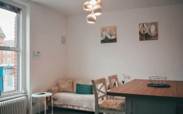 The Twickenham Apartment Near Strawberry Hill