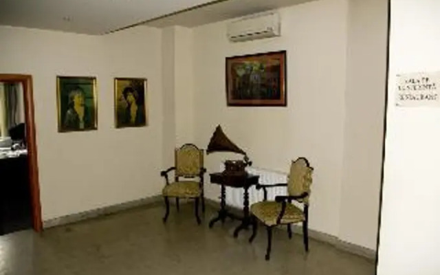 Seven Hotel