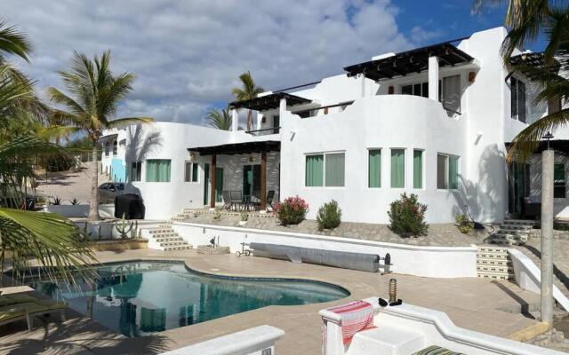 Awesome Casita with 2BR 2BA with Beach & Pool