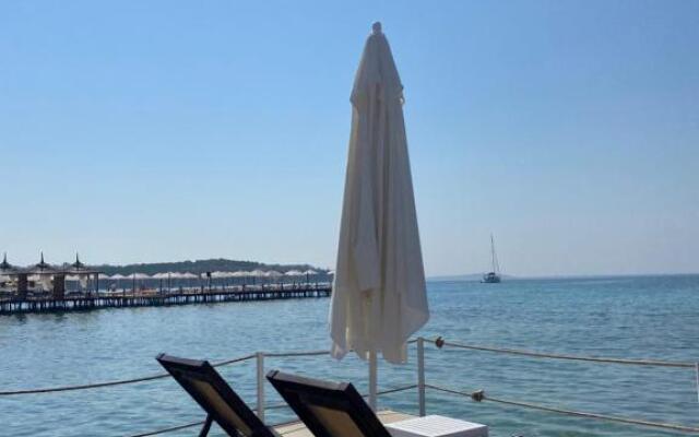 Seaside Apart Hotel