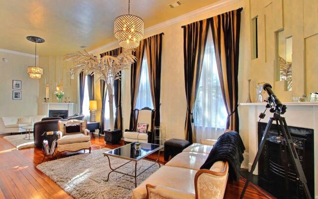 Champagne Suite
