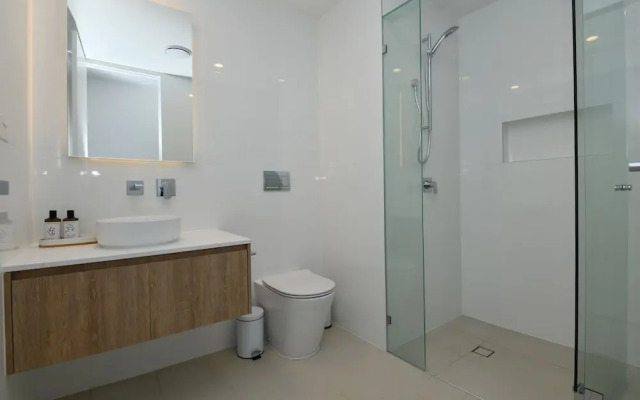 X Kirra Apartments