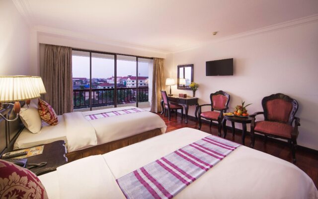 Smiling Hotel