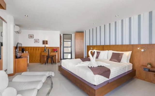The Dinky Rock, Lounge Beach Club & Spa Hotel