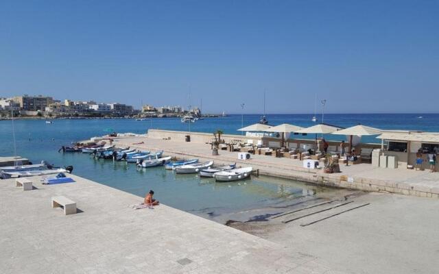2 BEDROOMED APARTMENT - sleeps 5