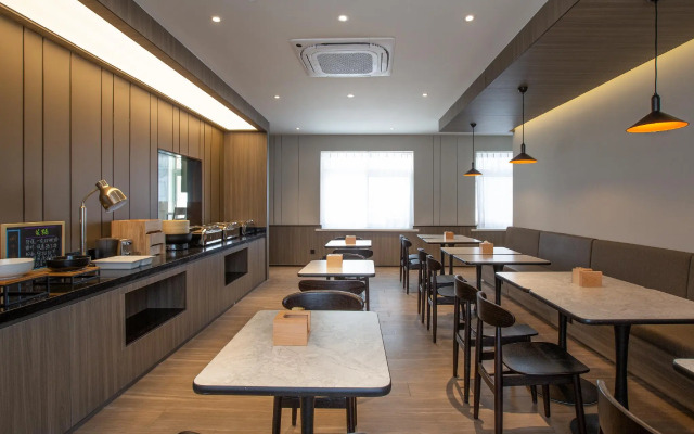 Hanting Express Lingyuan Shifu Road