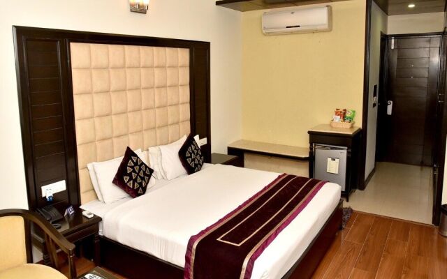 OYO 2148 Hotel Metro 43