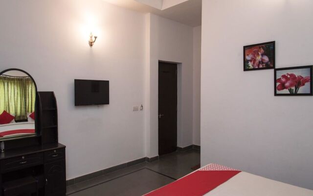 OYO 14119 Hotel Manwar