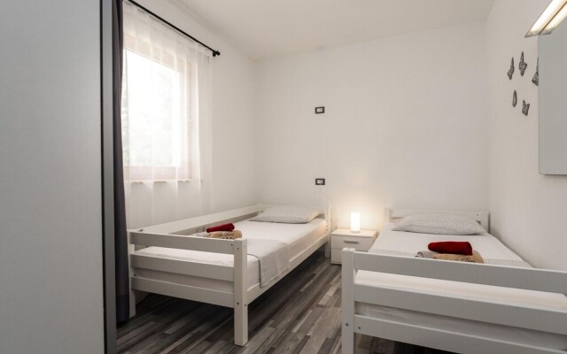 Splendid Villa in Vižinada with Hot Tub