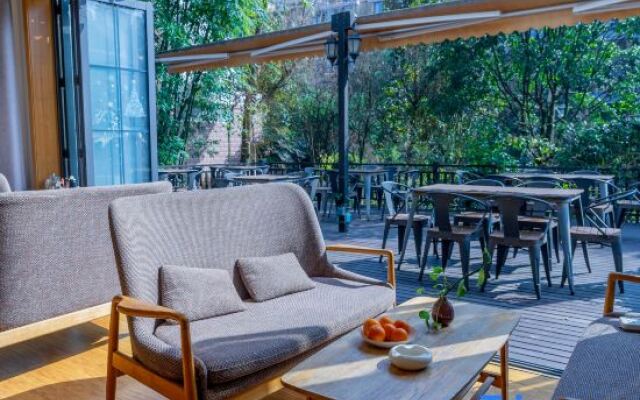 Dongjiang Lake Simple Holiday Villa