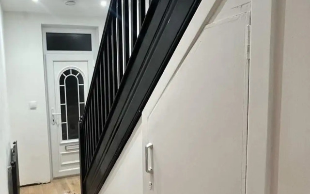 Modern Cosy Spacious 4 Bedroom House