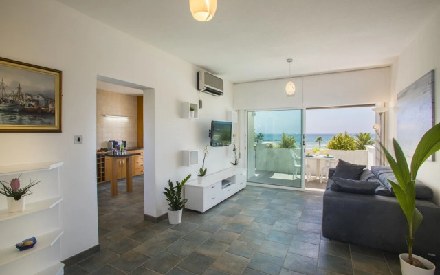Lordos Sunshore Beachfront Suite