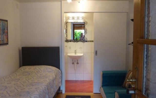 Hôtel Charme-chez-Brigitte – Guest Rooms – Corcelles-pres-Payerne
