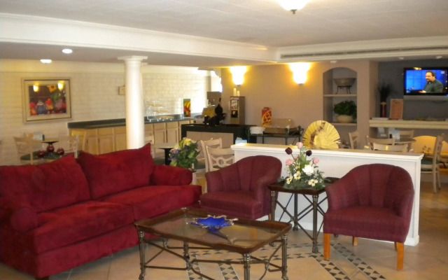 All Seasons Inn & Suites