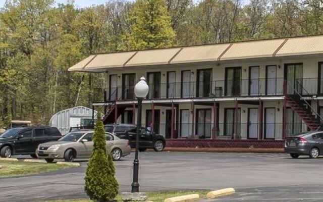 Econo Lodge Inn & Suites White Haven