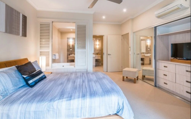 Resort Living with Private Pool sleeps 8