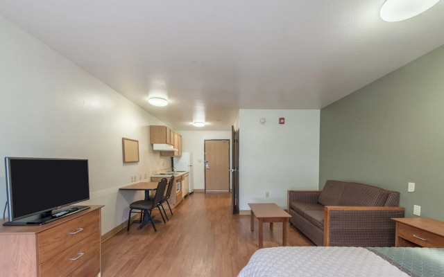 HomeTowne Studios by Red Roof Columbus