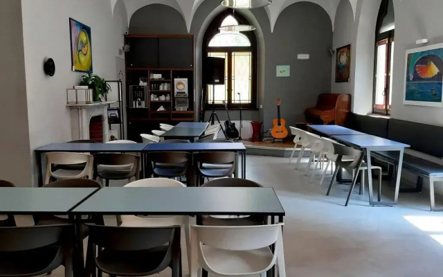 Babila Hostel & Bistrot